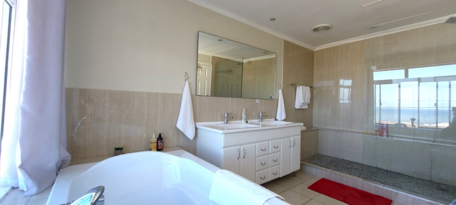 7 Bedroom Property for Sale in Gonubie Eastern Cape